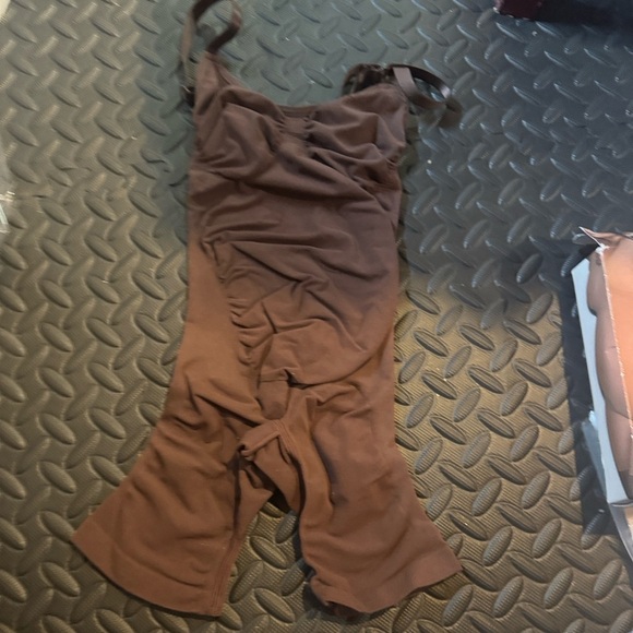 SKIMS • NWT Brown Maternity Seamless Bodysuit RW1 - Picture 5 of 8